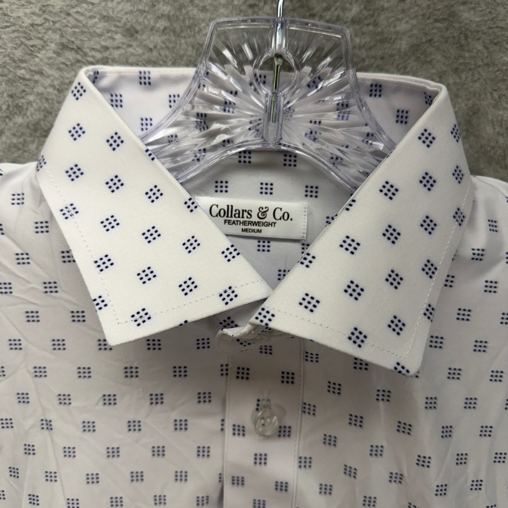 Collars & Co Polo Shirt Mens Medium White Blue Geometric Featherweight Stretch - Picture 2 of 6